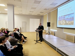 Глава Росатомфлота прочитал лекцию в Мурманской областной универсальной научной библиотеке