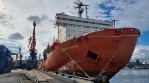 Пять с половиной тысяч тонн свежемороженой рыбы доставил атомный контейнеровоз «Севморпуть» из Петропавловска-Камчатского в Мурманск