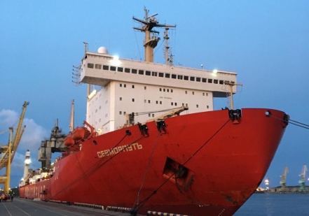 Атомный контейнеровоз «Севморпуть» доставил  мороженную рыбопродукцию в Санкт-Петербург