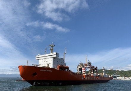 Атомный контейнеровоз «Севморпуть» прибыл в порт Санкт-Петербург после завершения рейса