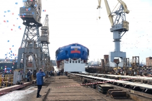 Первый серийный универсальный атомный ледокол «Сибирь» спущен на воду