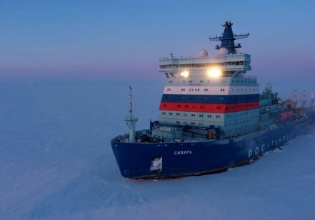 Атомный ледокол «Сибирь» обеспечил первую в этом году постановку судна к ледовому причалу
