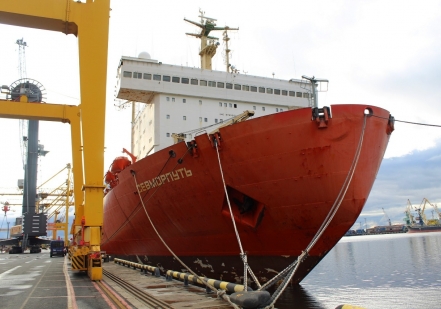 Атомный контейнеровоз «Севморпуть» вышел в субсидируемый каботажный рейс с загрузкой 90%